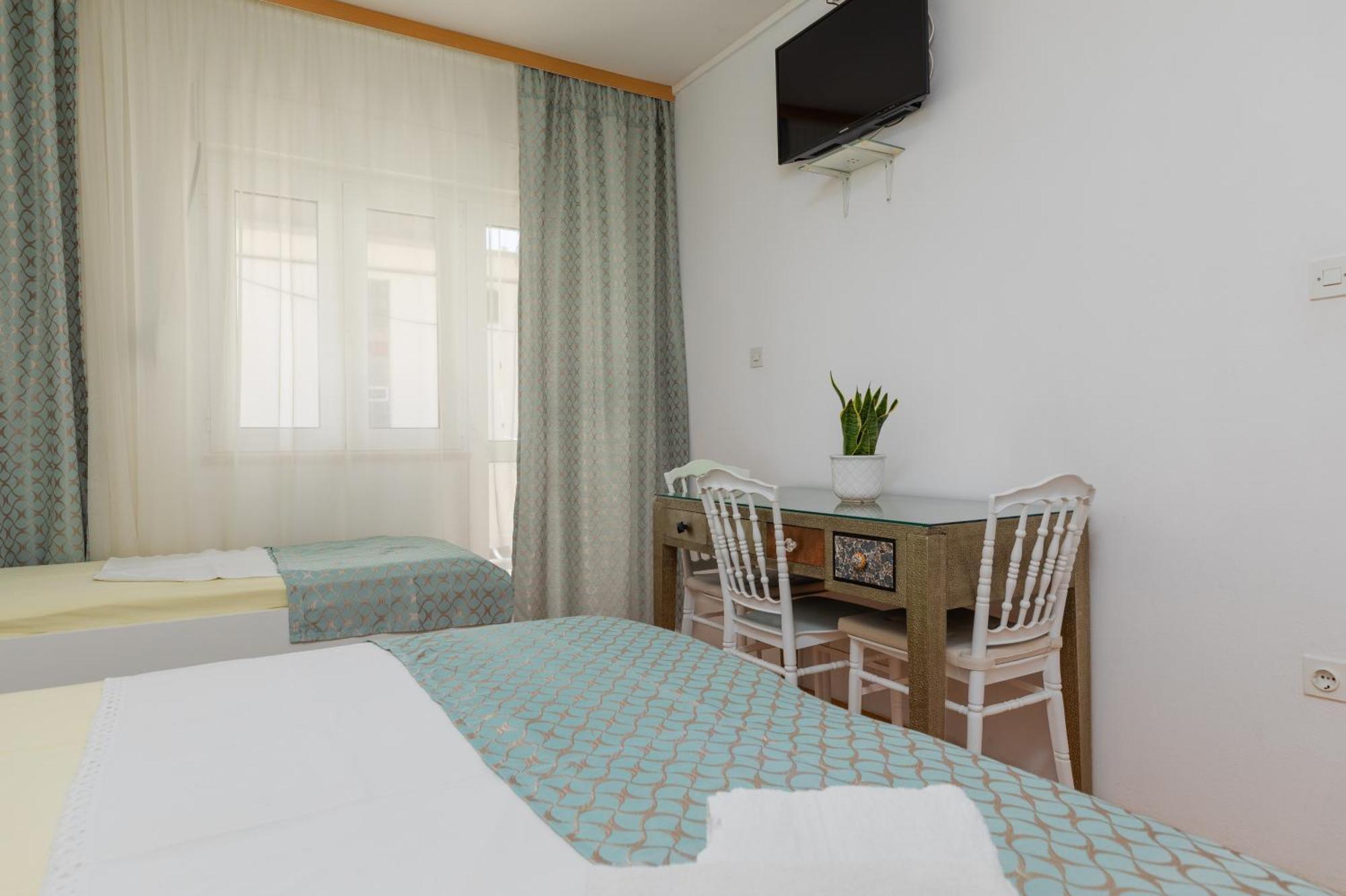 Apartments By The Sea Duce, Omis - 2992 Dugi Rat Rom bilde