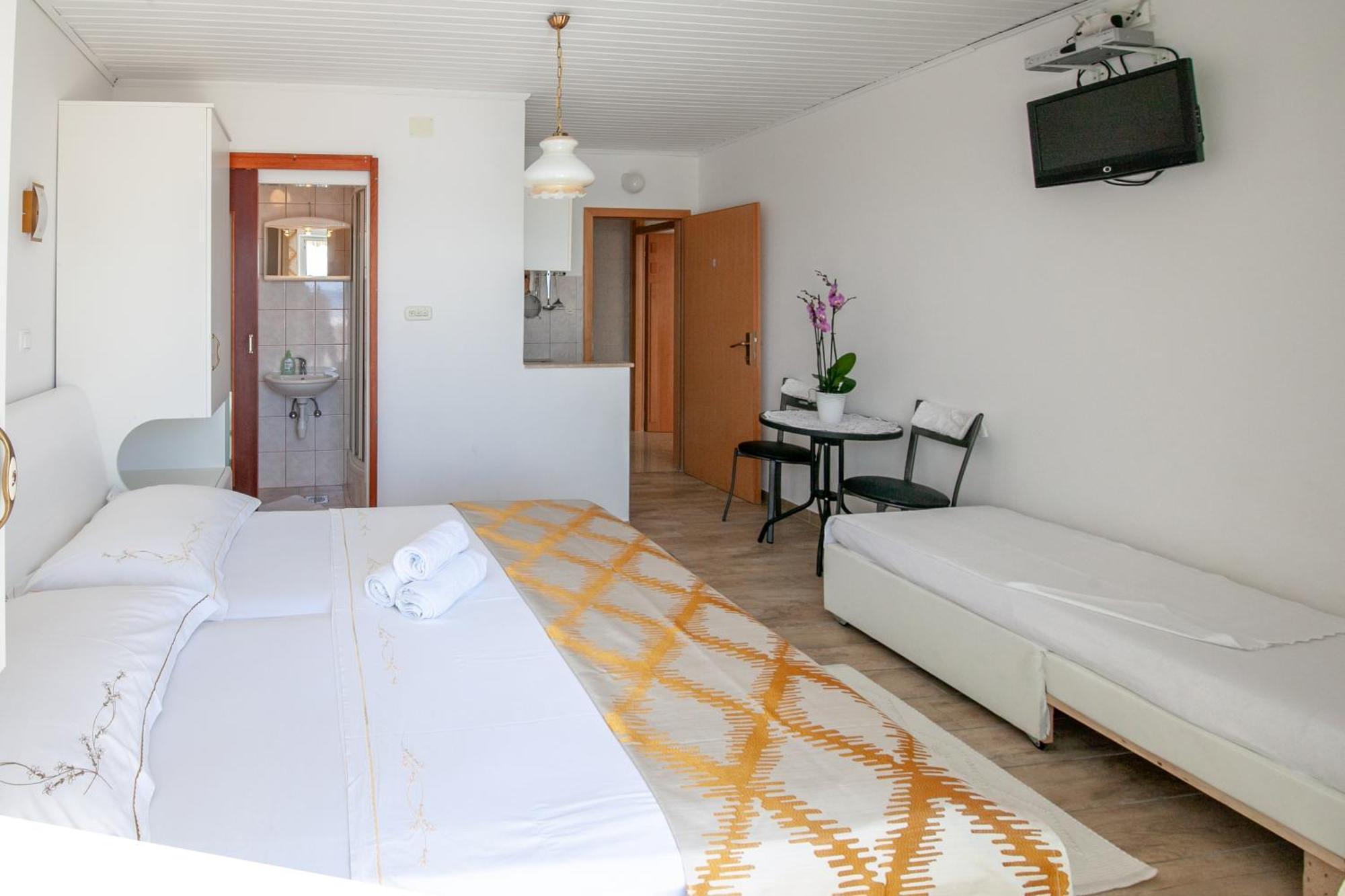 Apartments By The Sea Duce, Omis - 2992 Dugi Rat Rom bilde