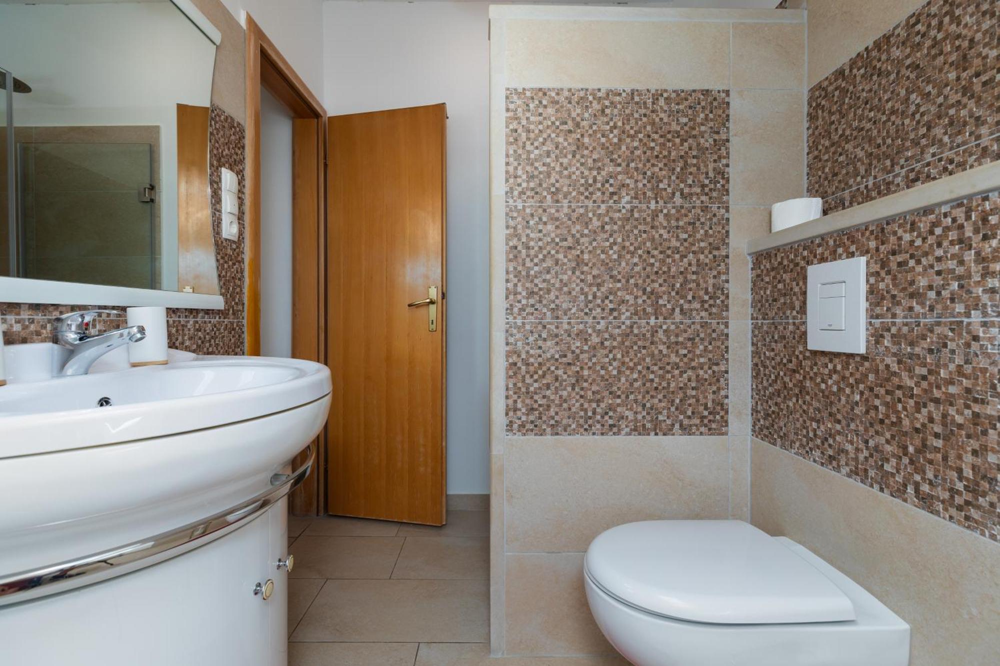 Apartments By The Sea Duce, Omis - 2992 Dugi Rat Rom bilde