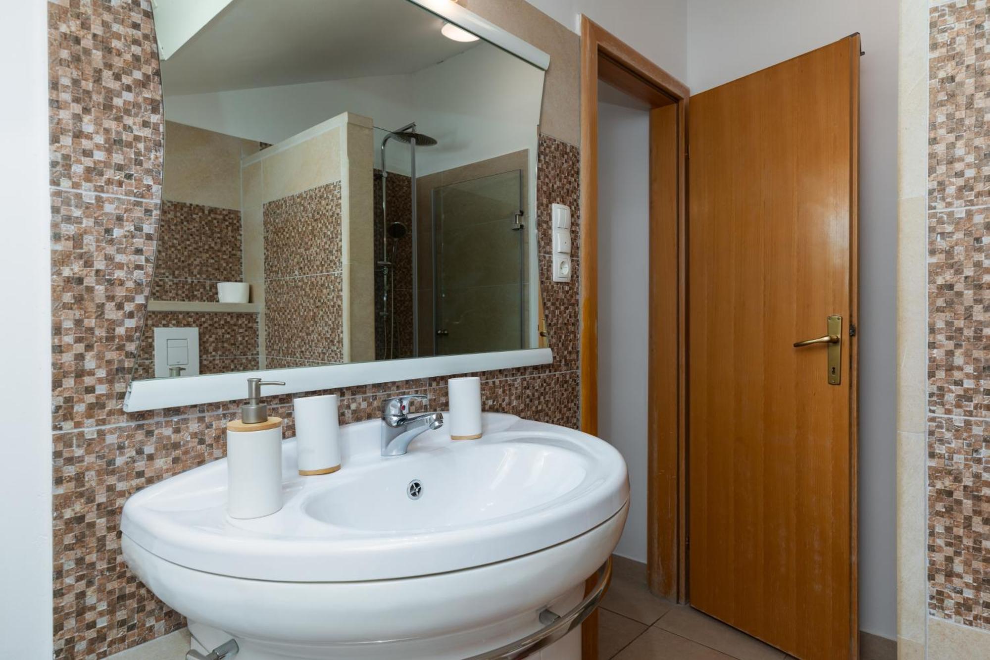 Apartments By The Sea Duce, Omis - 2992 Dugi Rat Rom bilde
